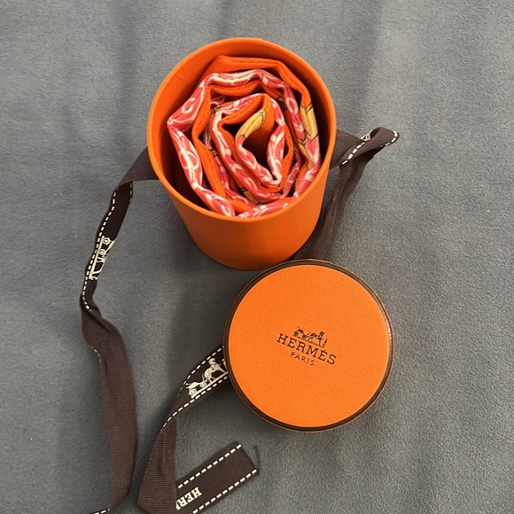 Hermes scarf 33x2”
Wore one time only. Excellent condition - Picture 10 of 10